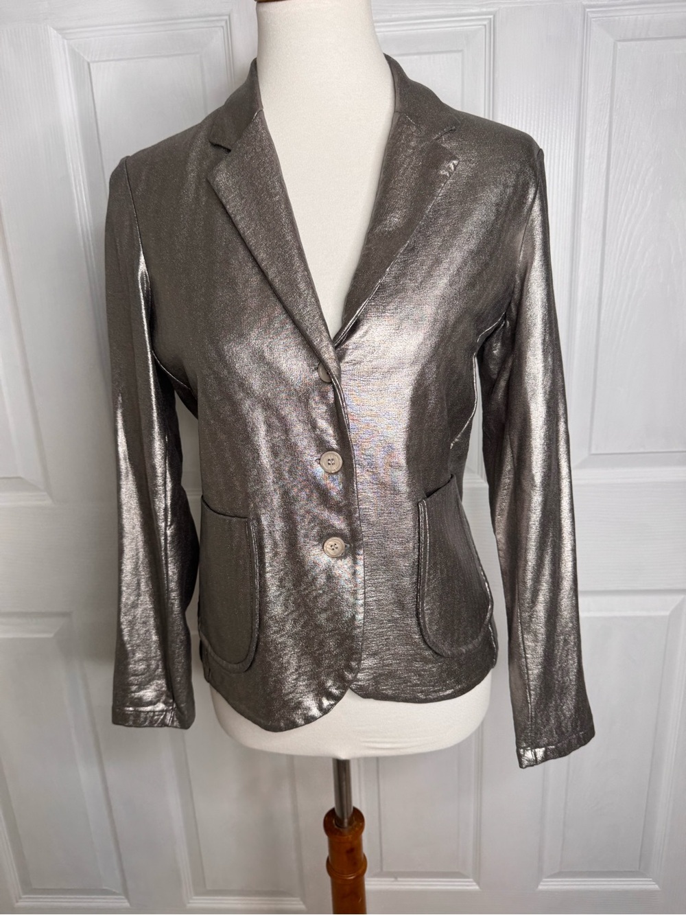 Majestic Filatures Deluxe Teeshirt Metallic Silver Blazer Size 3 Medium